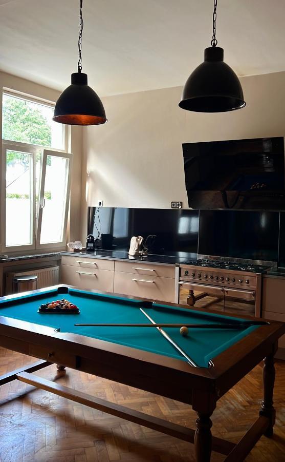 Capsule Casino - Jacuzzi - Billard - Netflix - Console & Jeux Mons Exterior foto