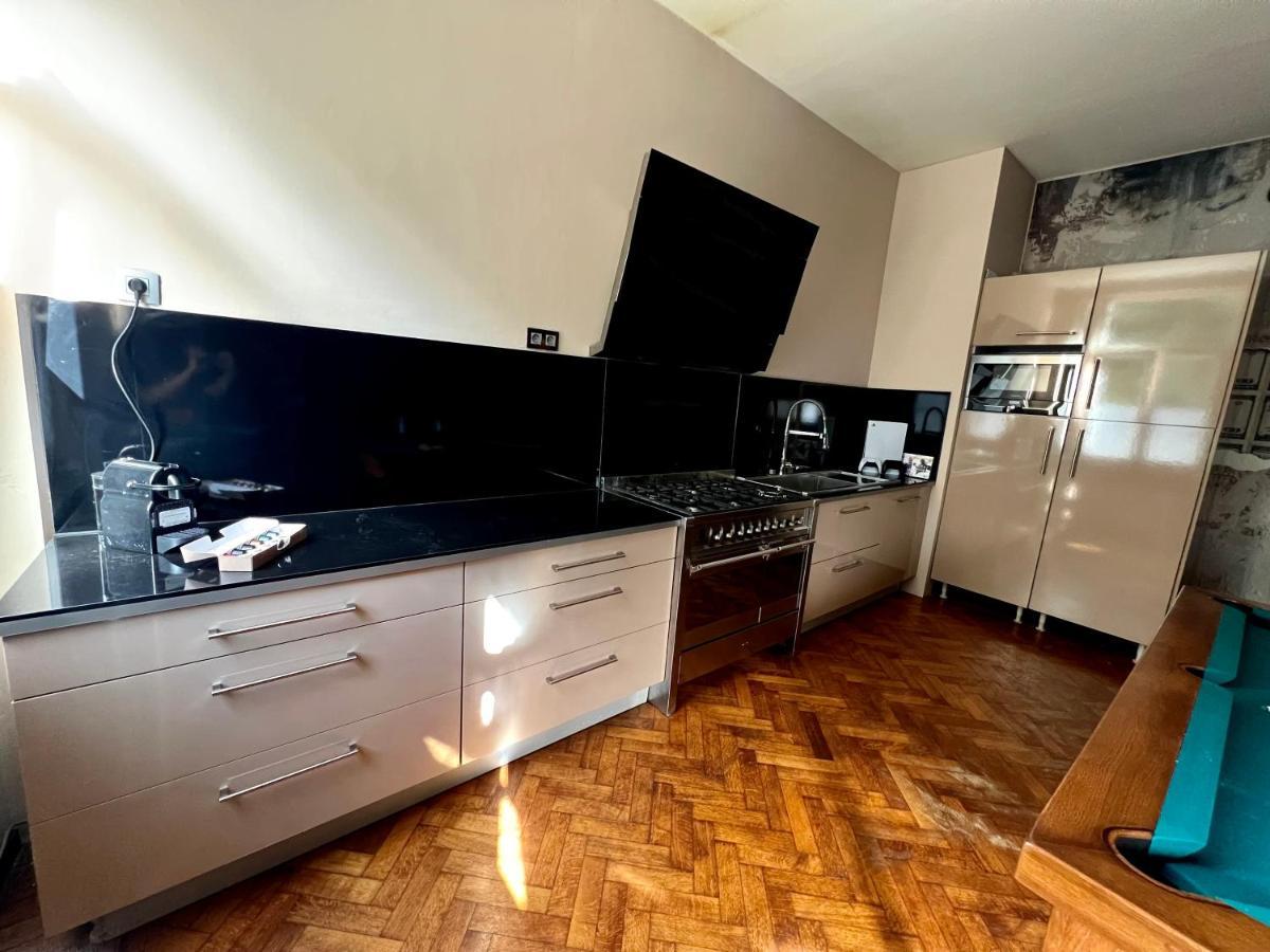 Capsule Casino - Jacuzzi - Billard - Netflix - Console & Jeux Mons Exterior foto