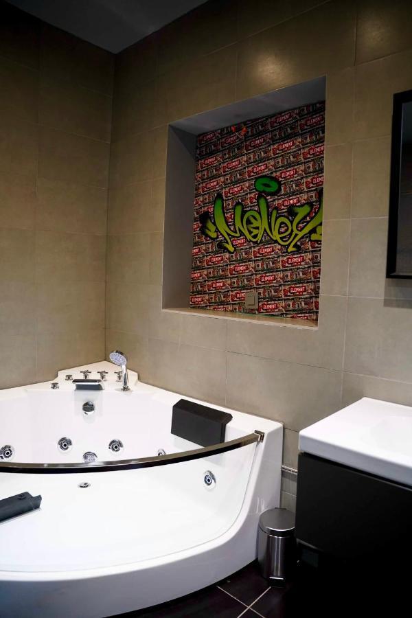 Capsule Casino - Jacuzzi - Billard - Netflix - Console & Jeux Mons Exterior foto