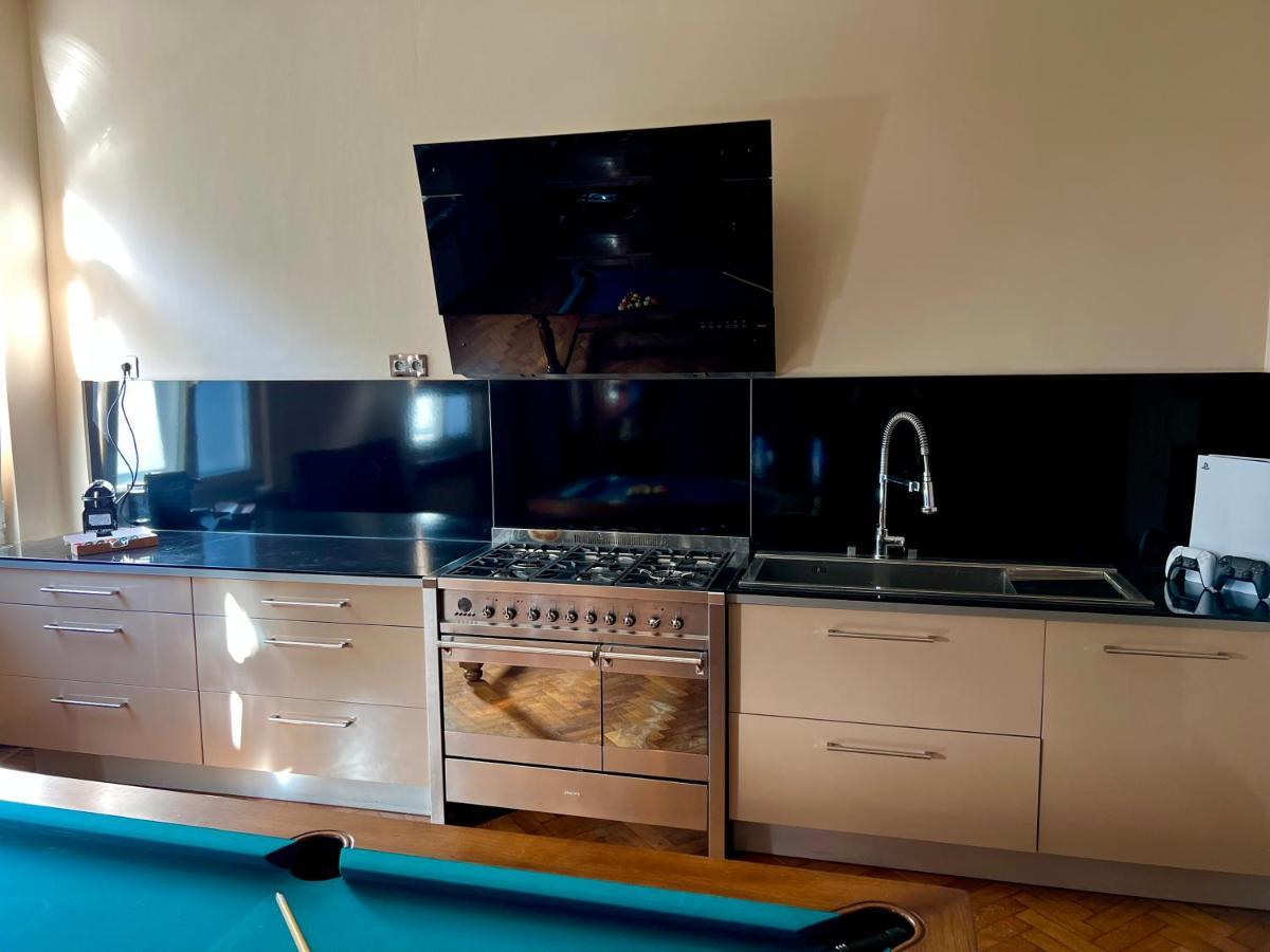 Capsule Casino - Jacuzzi - Billard - Netflix - Console & Jeux Mons Exterior foto